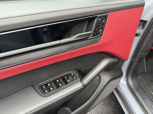 Certified 2025 Porsche Cayenne GTS AWD/4WD image 17