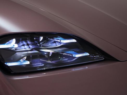 New 2025 Porsche Taycan image 19