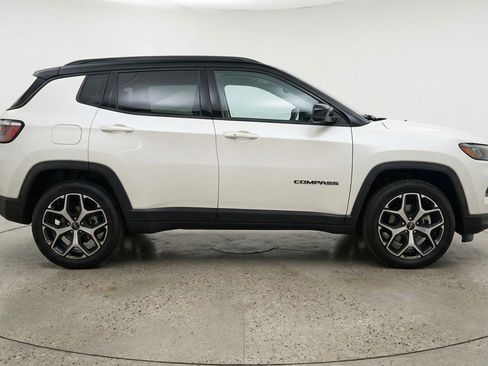 Used 2025 Jeep Compass Limited image 11