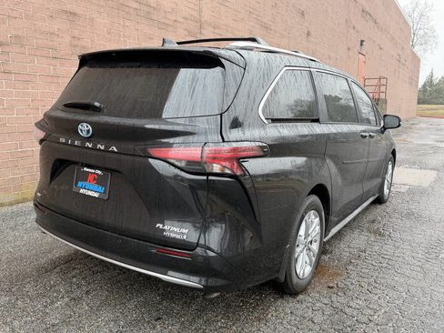 Used 2022 Toyota Sienna Platinum w/ Protection Package (TMS) image 5