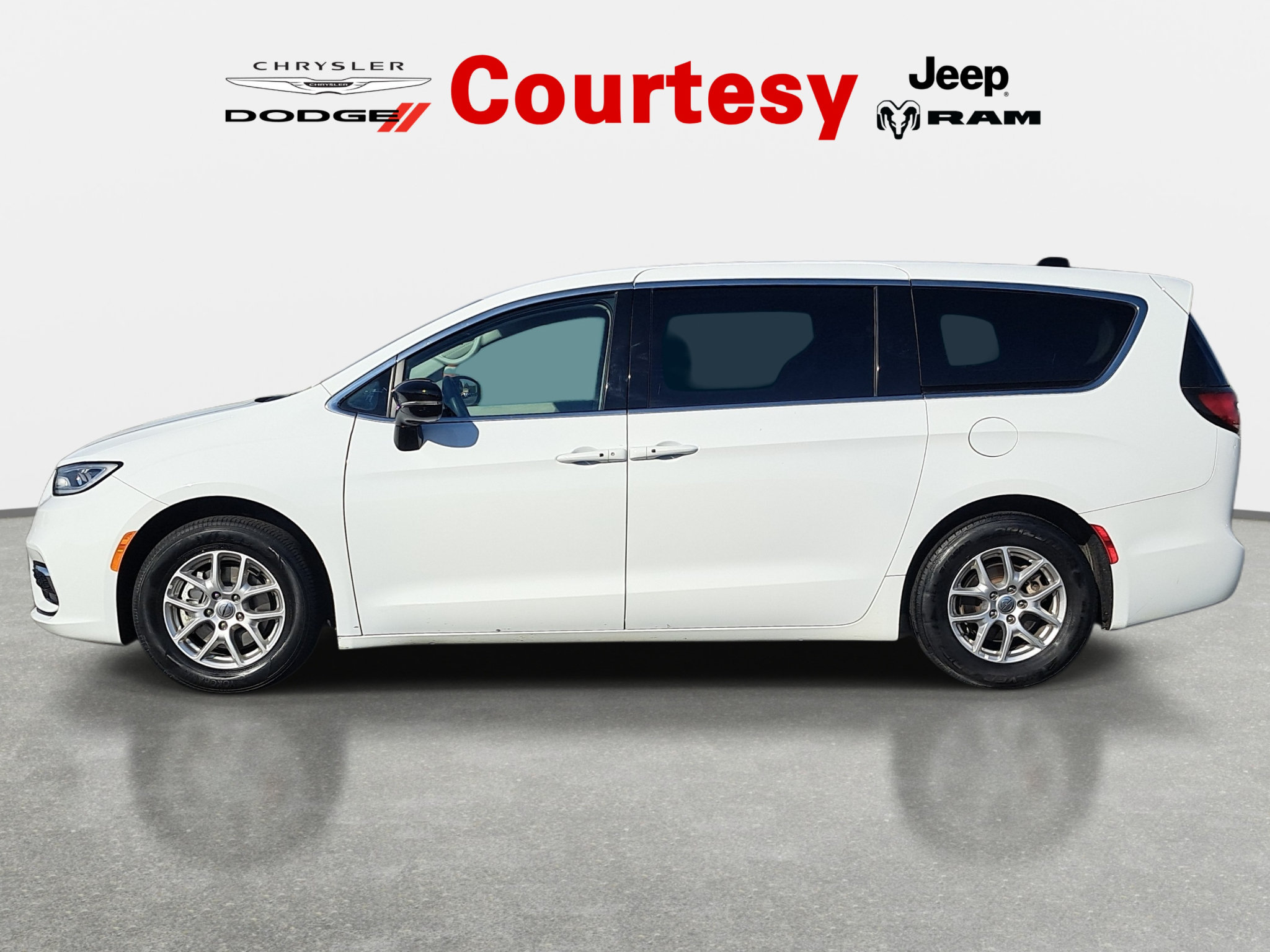 Certified 2024 Chrysler Pacifica Touring-L FWD image 7