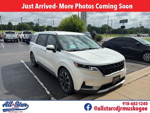 Used 2024 Kia Carnival EX FWD image 1