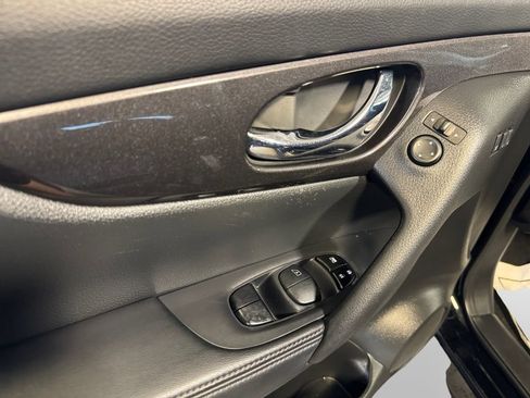 Used 2019 Nissan Rogue SV w/ Premium Package AWD/4WD image 14