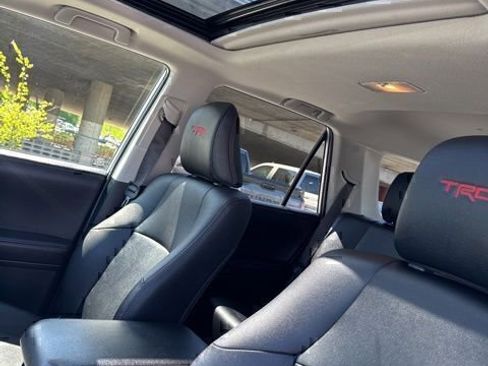 Certified 2022 Toyota 4Runner TRD Off-Road Premium w/ Moonroof Package AWD/4WD image 16