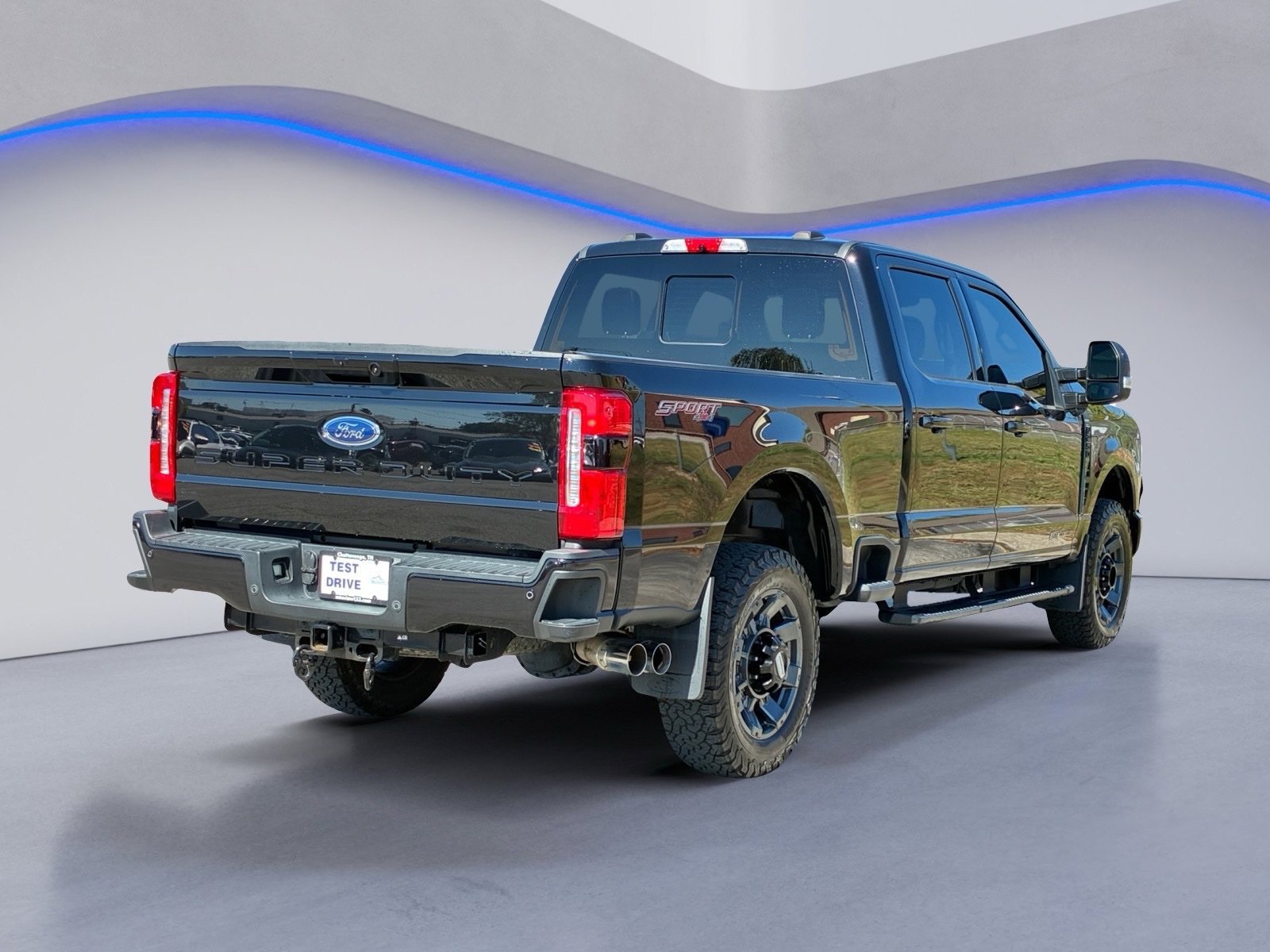 Used 2023 Ford F250 Lariat w/ Sport Appearance Package AWD/4WD image 3