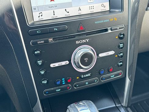 Used 2018 Ford Explorer Limited w/ Ford Safe & Smart Package FWD image 14