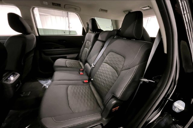 Used 2025 Nissan Pathfinder SV FWD image 23