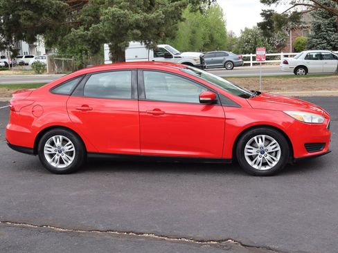 Used 2016 Ford Focus SE FWD image 3