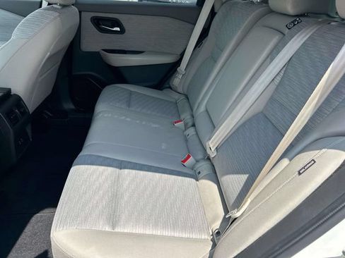 Used 2022 Nissan Rogue SV AWD/4WD image 18