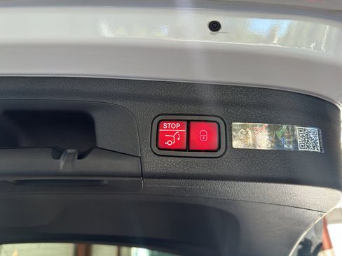 Used 2025 Mercedes-Benz GLE 350 4MATIC image 33