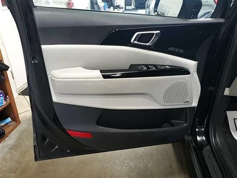Used 2022 Kia Carnival SX Prestige FWD image 4