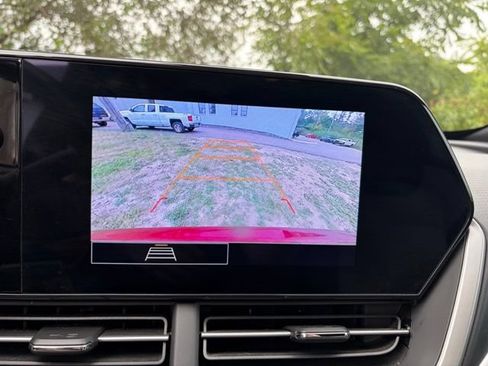 Used 2024 Chevrolet Trax RS FWD image 19