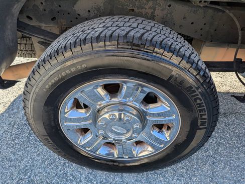 Used 2015 Ford F250 Lariat w/ Lariat Interior Package image 6