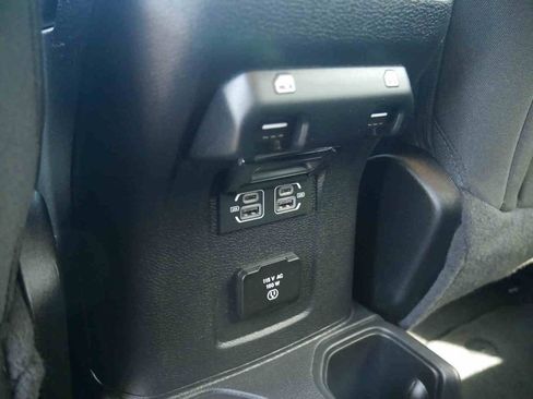 Used 2023 Jeep Wrangler Unlimited Sahara AWD/4WD image 16