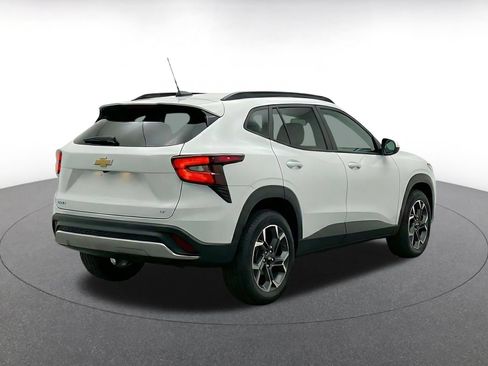 Used 2025 Chevrolet Trax LT w/ LT Convenience Package FWD image 7