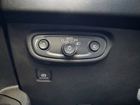 Used 2023 GMC Terrain SLT image 30