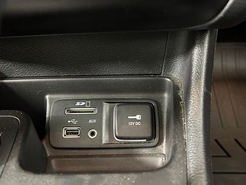 Used 2018 Jeep Cherokee Limited image 29