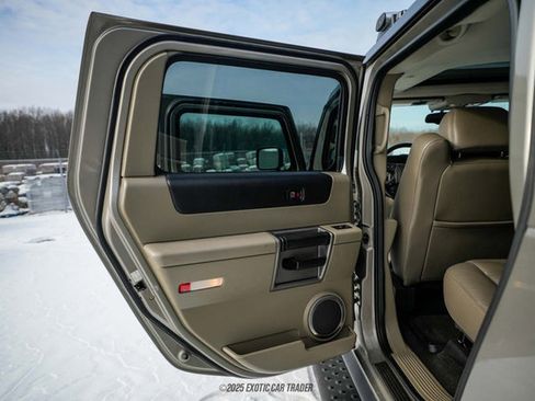Used 2003 HUMMER H2 w/ Preferred Equipment Group image 34