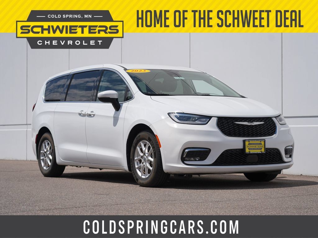 Used 2023 Chrysler Pacifica Touring-L FWD image 1
