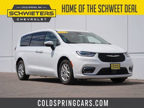 Used 2023 Chrysler Pacifica Touring-L FWD image 1