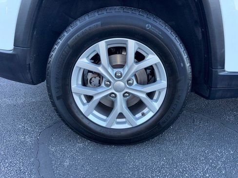 Used 2024 Jeep Grand Cherokee Limited image 12