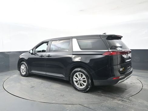Used 2024 Kia Carnival LX image 3