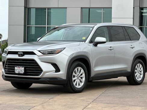 Used 2025 Toyota Grand Highlander FWD image 8