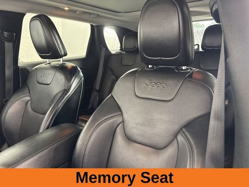 Used 2022 Jeep Cherokee Limited image 12