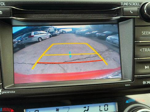 Used 2016 Toyota RAV4 SE image 13