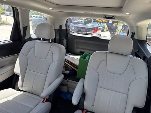 Used 2020 Kia Telluride SX w/ Towing Package FWD image 10
