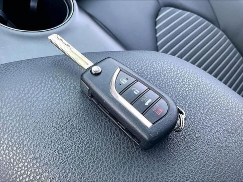 Used 2023 Toyota Camry SE image 34