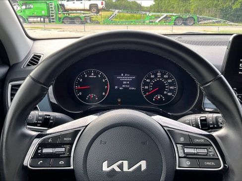 Used 2023 Kia Seltos S w/ Navigation Package FWD image 12