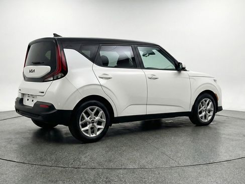 Used 2025 Kia Soul LX w/ LX Technology Package image 9