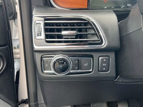 Used 2019 Lincoln Navigator Reserve image 21