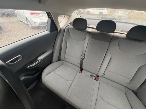 Used 2025 Kia K4 LXS image 37