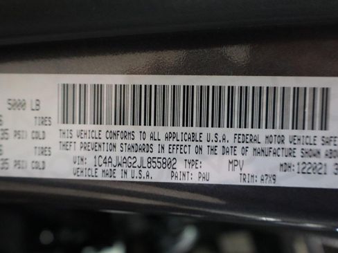 Used 2018 Jeep Wrangler Sport w/ Connectivity Group AWD/4WD image 27