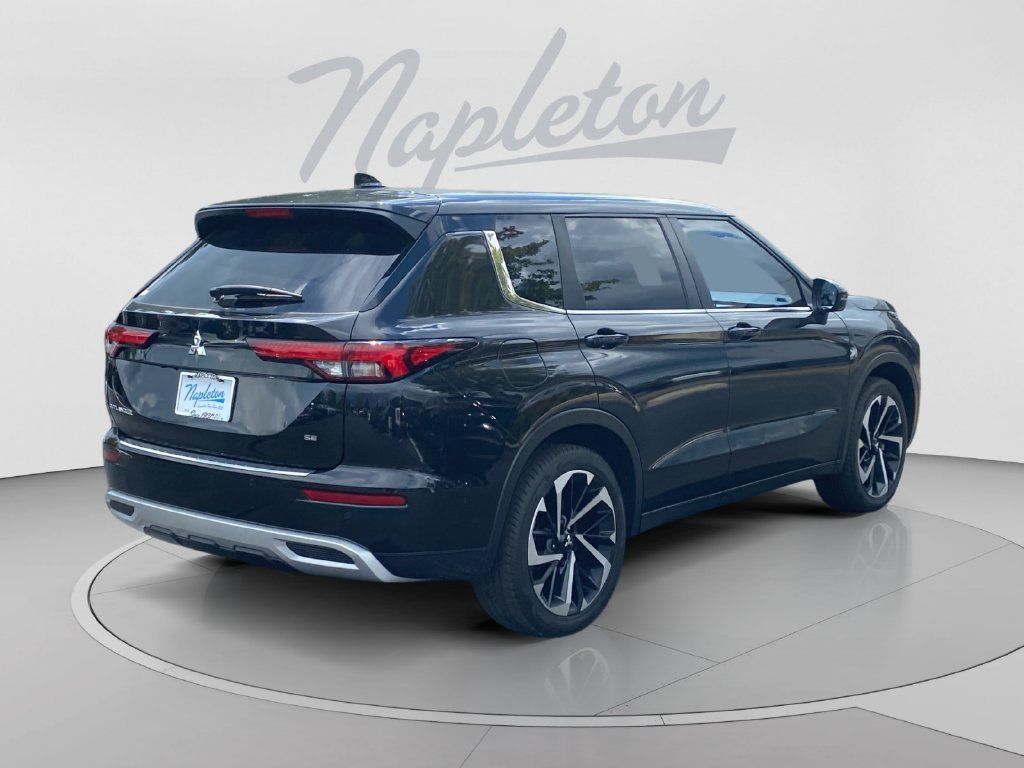 Used 2024 Mitsubishi Outlander SE Black Edition FWD image 6