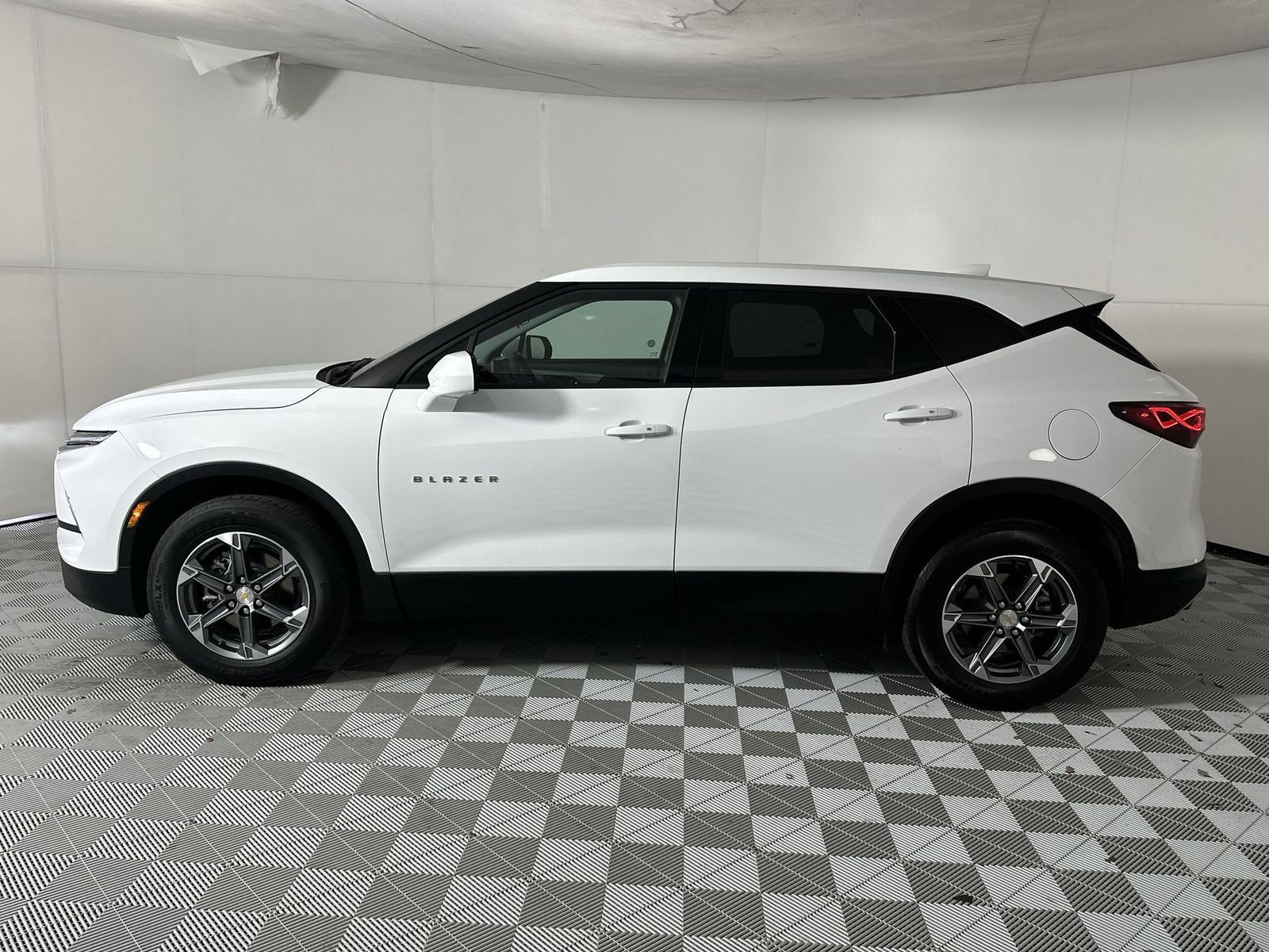 Used 2025 Chevrolet Blazer LT AWD/4WD image 5