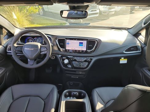 New 2026 Chrysler Pacifica Select image 13