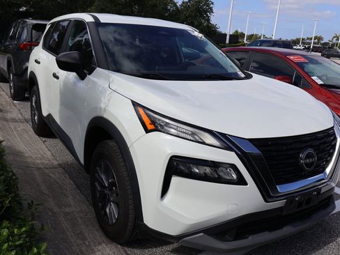 Used 2023 Nissan Rogue S image 5