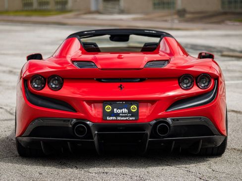 Used 2021 Ferrari F8 Tributo image 20