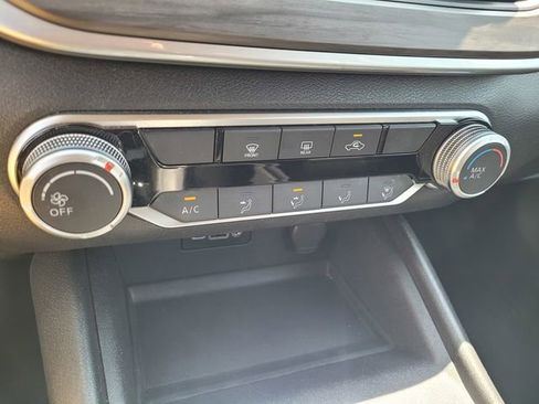 Used 2025 Nissan Altima 2.5 SV FWD image 19