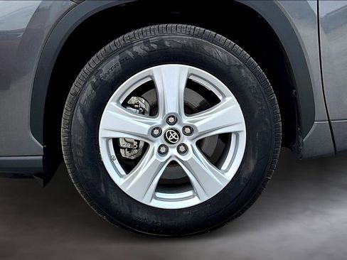 Used 2021 Toyota Highlander LE image 36