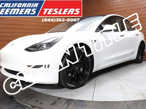 Used 2023 Tesla Model 3 Standard Range image 1