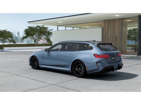 New 2026 BMW M5 Touring image 2