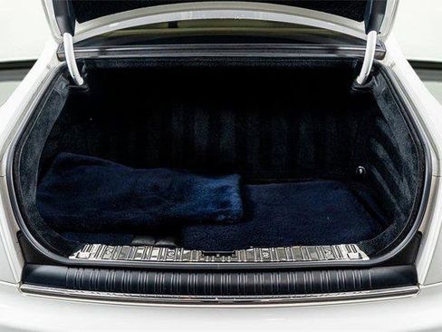 Used 2016 Rolls-Royce Phantom Sedan image 61