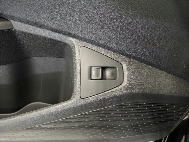 Used 2025 Volkswagen Jetta SE FWD image 38