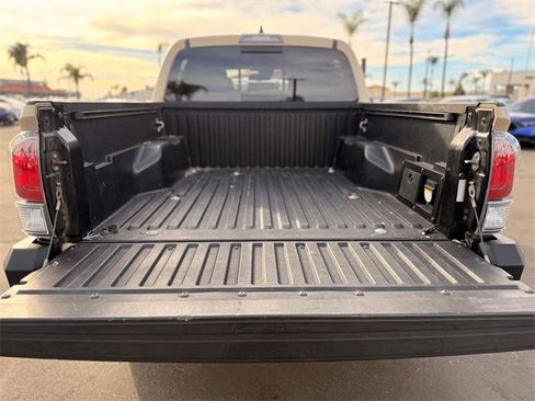 Used 2020 Toyota Tacoma TRD Off-Road image 6