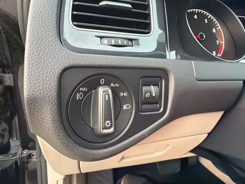 Used 2019 Volkswagen Golf SE FWD image 23