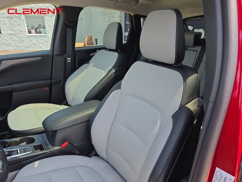 New 2025 Ford Escape SE image 28